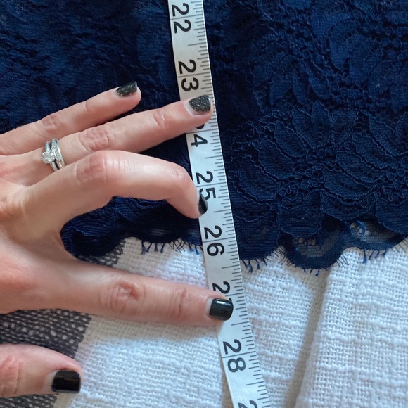 Navy lace pencil skirt- Banana Republic - Picture 4 of 5